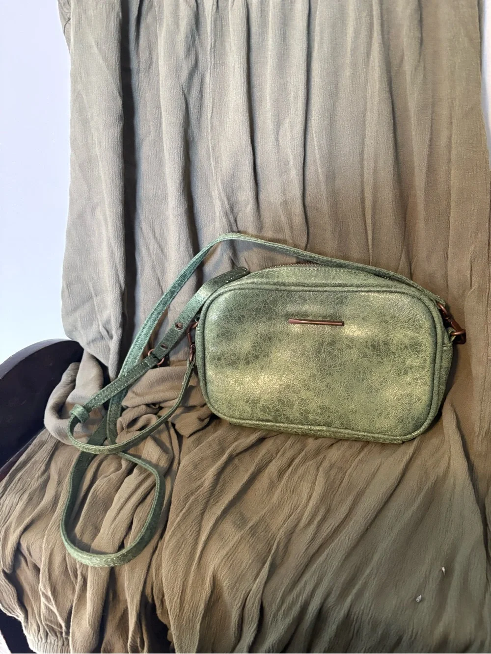 Textured Green Crossbody Bag with Adjustable Strap